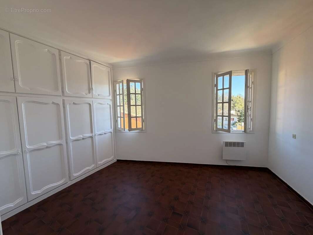 Appartement à CONTES