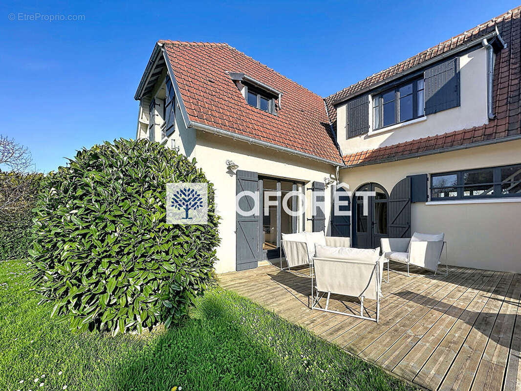 Maison à SAINT-NOM-LA-BRETECHE