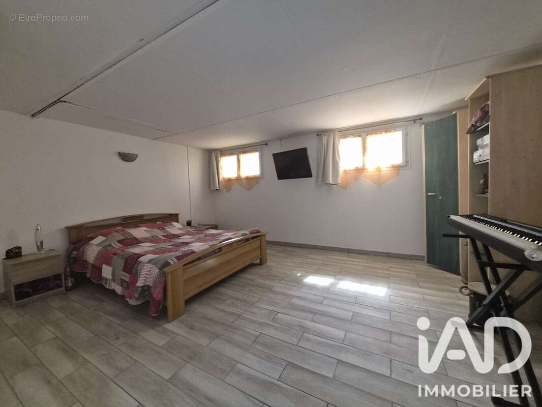 Maison 270 m² à Veron  - photo 7
