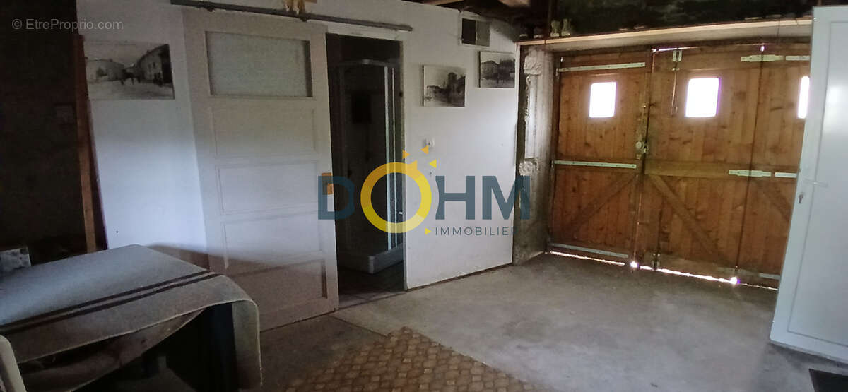 A vendre maison de bourg en pierre avec garage et jardin - photo 10