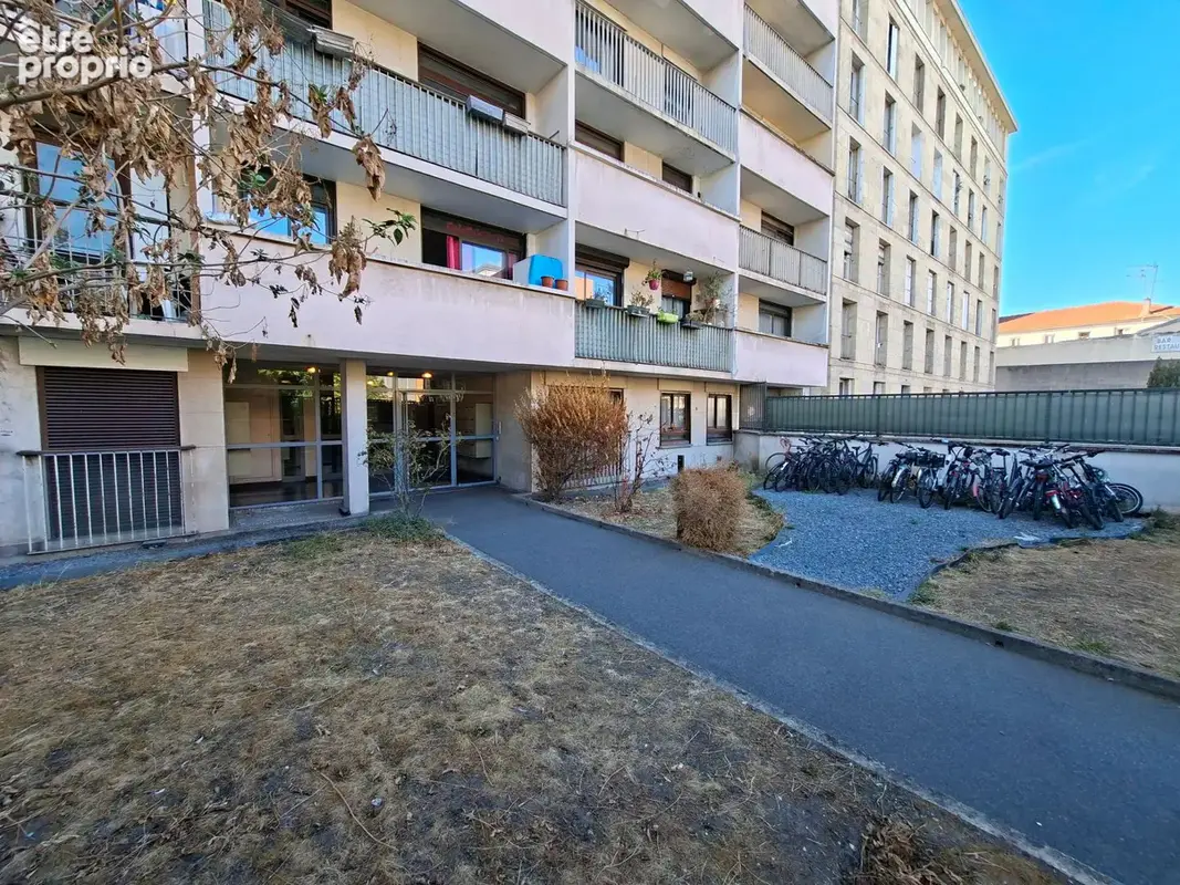Studio 24m² Pantin - photo 1