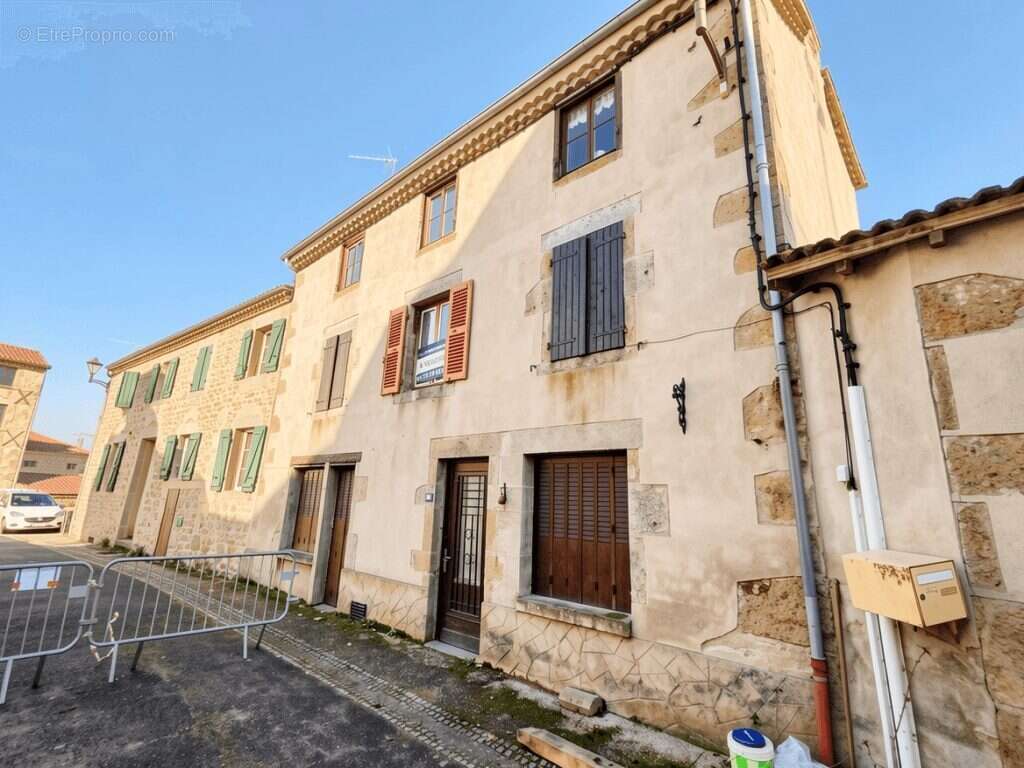 Maison à SAINT-JEAN-DES-OLLIERES