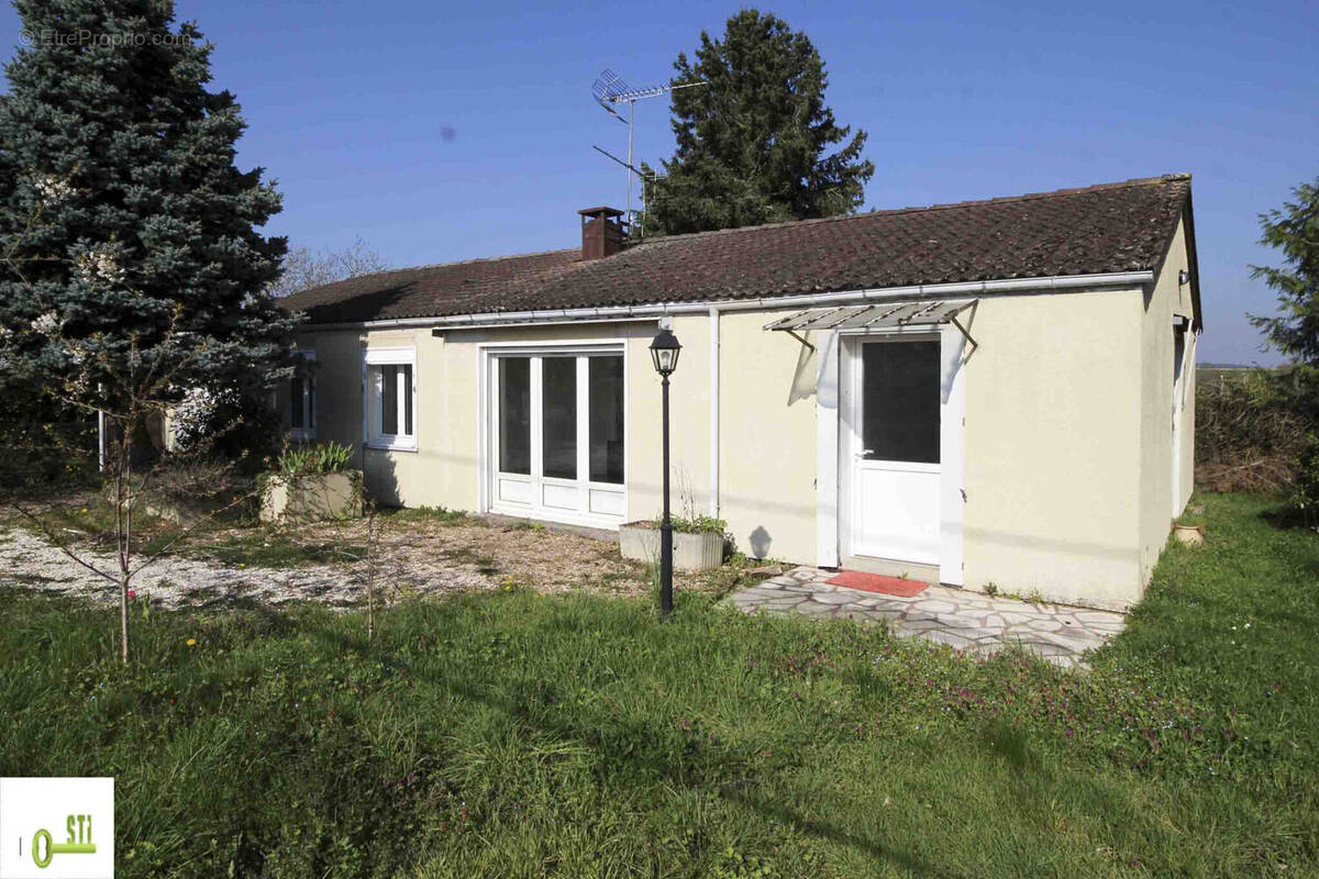 Photo 1 - Maison à LA CHAPELLE-SUR-AVEYRON
