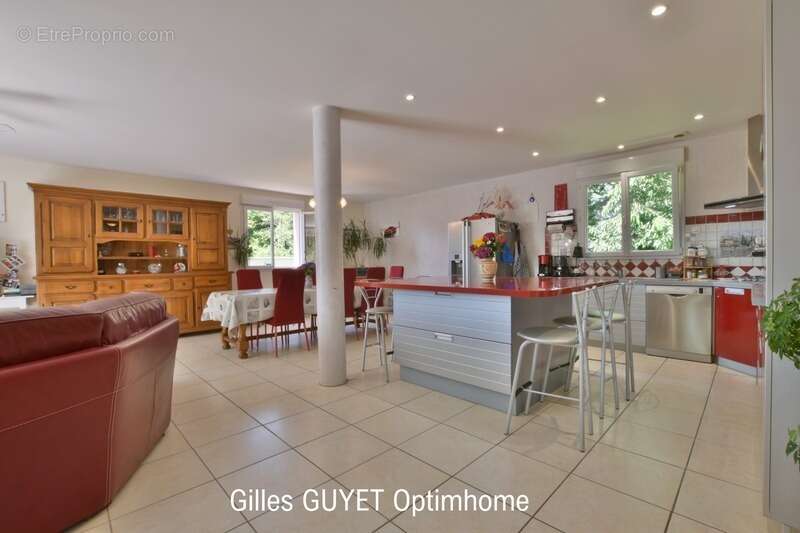 BERNAY,MAISON INDIVIDUELLE T9, DPE:C  177M  6 chambres. Terrain de 1000M² env. 319990€ - photo 6