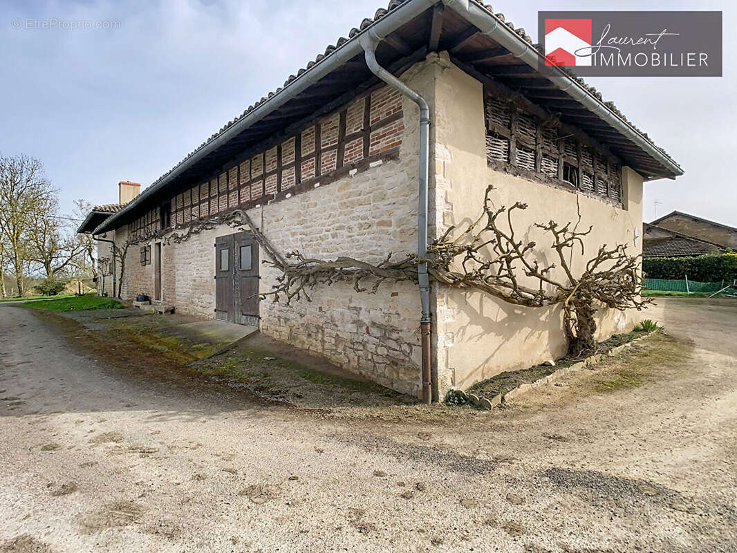 Maison à PONT-DE-VAUX
