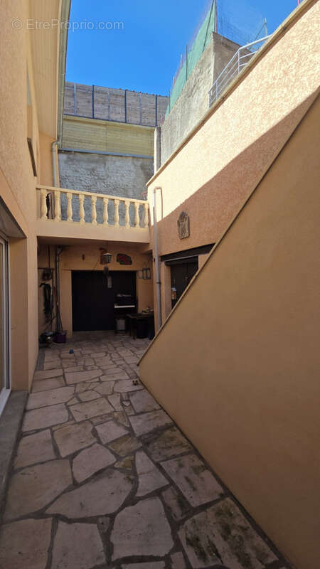 Maison à LA ROCHE-BLANCHE