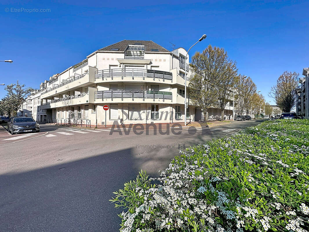 51 m² en RDC - Hyper centre de Noisy-le-Grand - Idéal professions libérales ! - photo 3