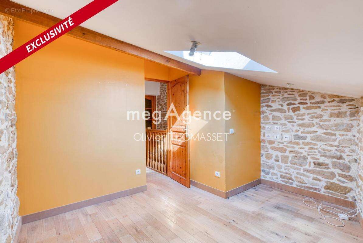 Appartement à COUZON-AU-MONT-D&#039;OR