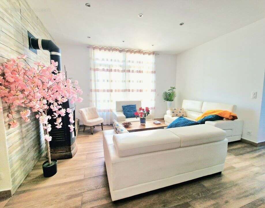 Marseille 12ème - Bas de villa T3 à vendre - 2 chambres - - Maison à MARSEILLE-12E
