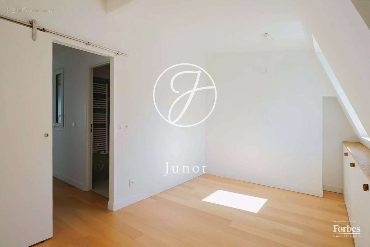 Appartement à PARIS-8E