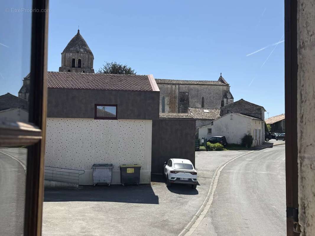 Maison à NIEUL-LE-VIROUIL