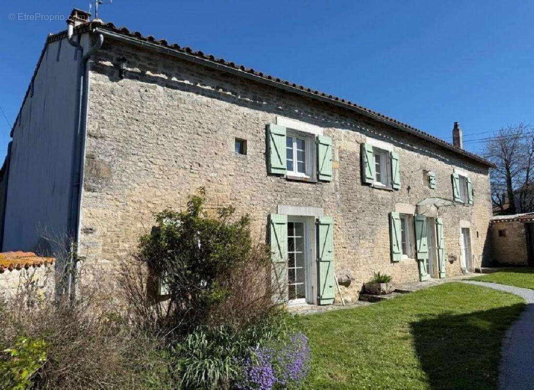 Maison à VILLEFAGNAN