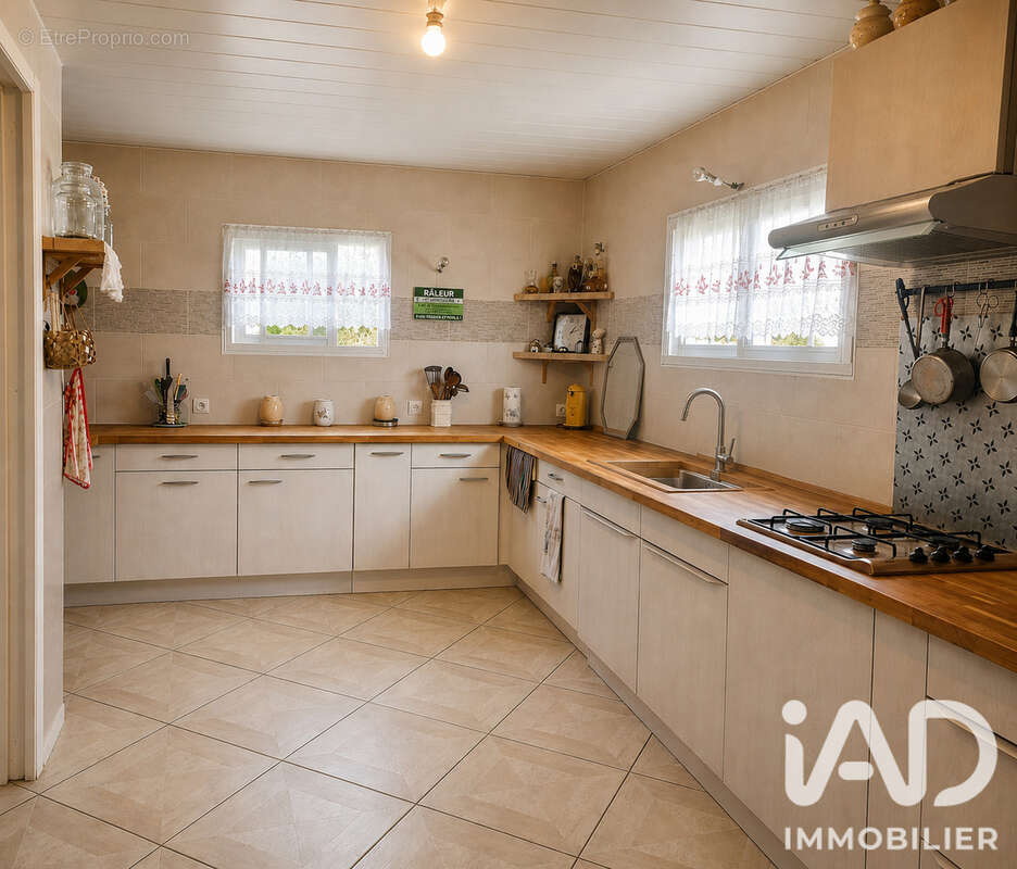 Maison 165 m² à Alloue  - photo 7