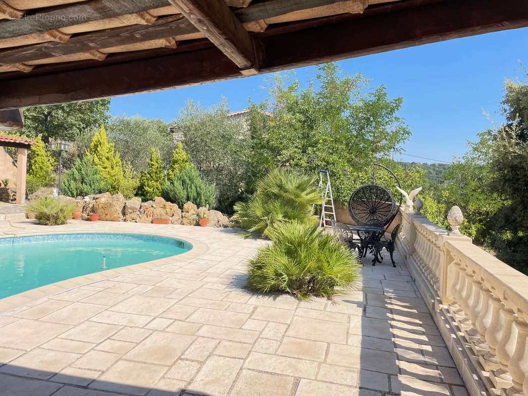 Maison à CHATEAUDOUBLE