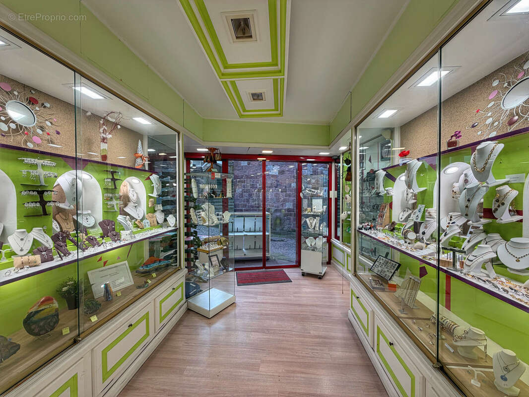 Commerce à SAINT-JEAN-PIED-DE-PORT