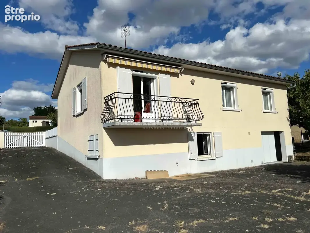 Photo Maison à Chabanais au prix de 133 000€