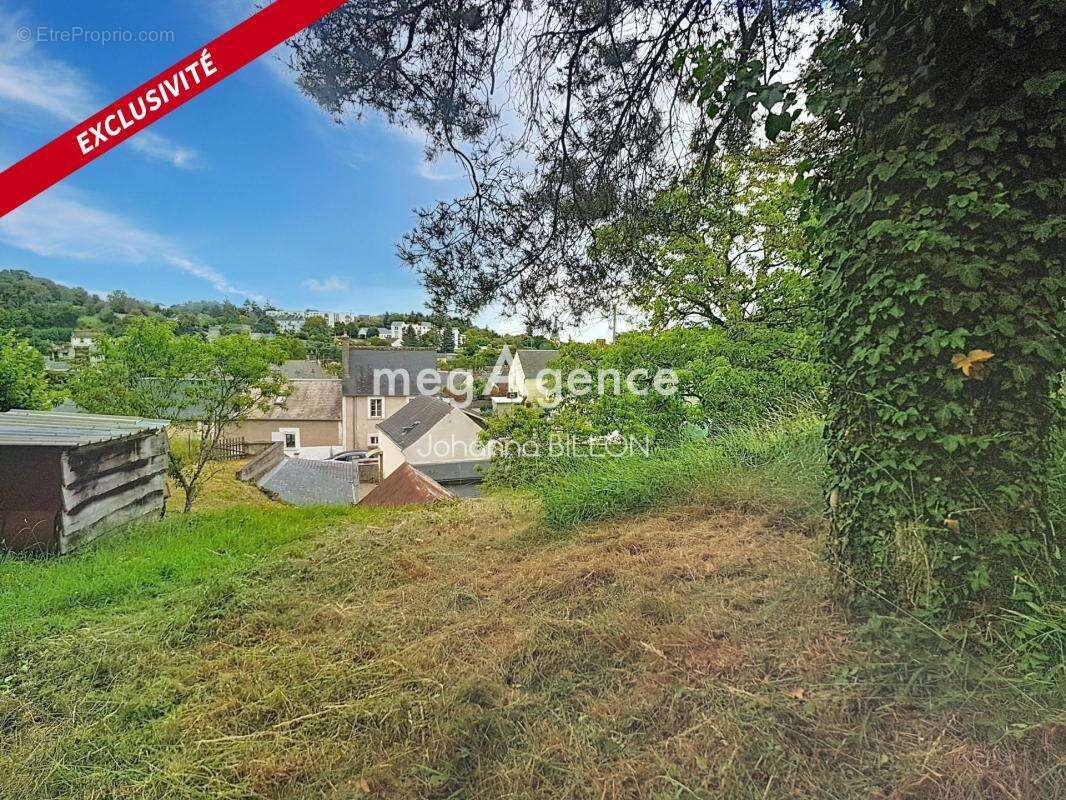 Maison de charme avec véranda, annexes et caves !! - photo 15