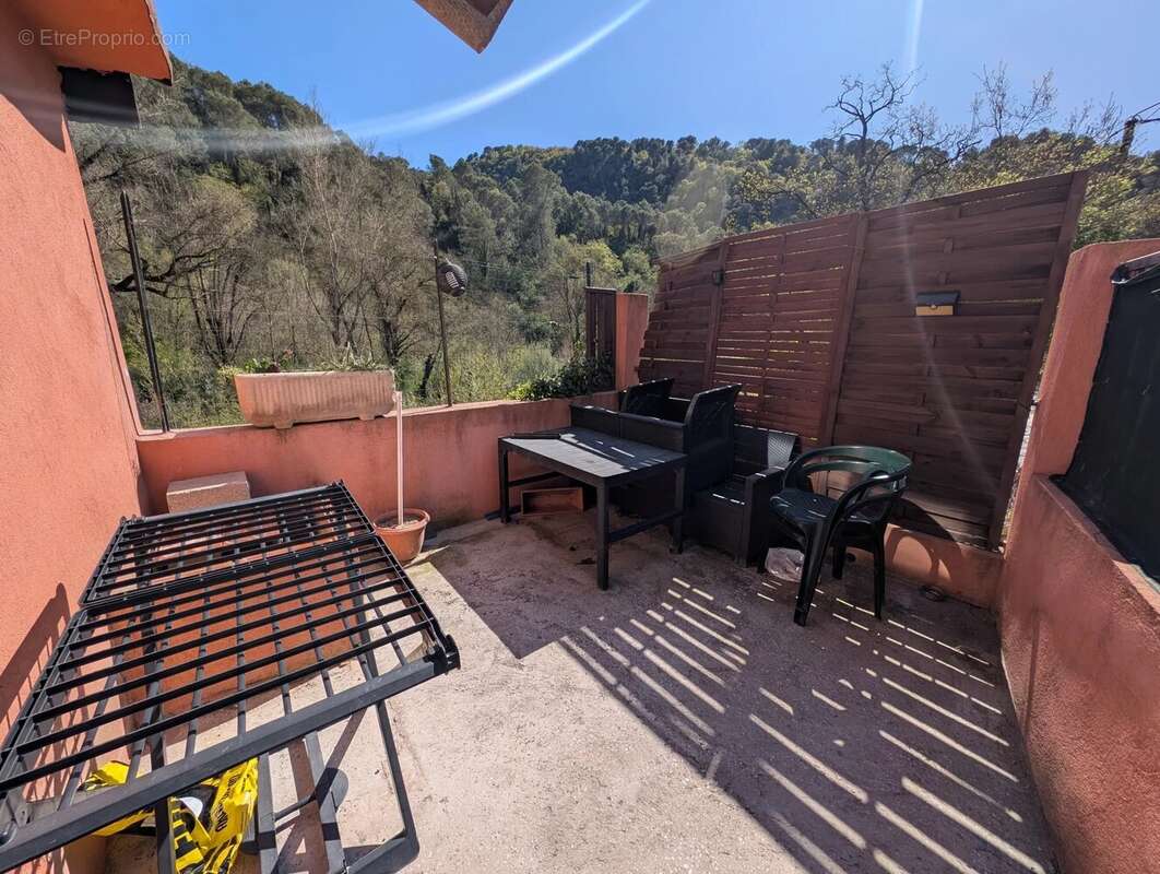 Appartement à PEILLON
