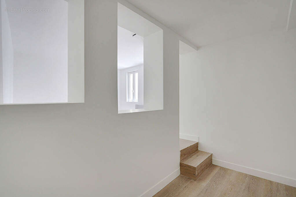 Appartement à PARIS-1E