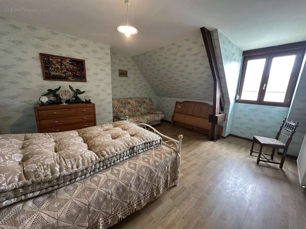 Maison à HANGARD