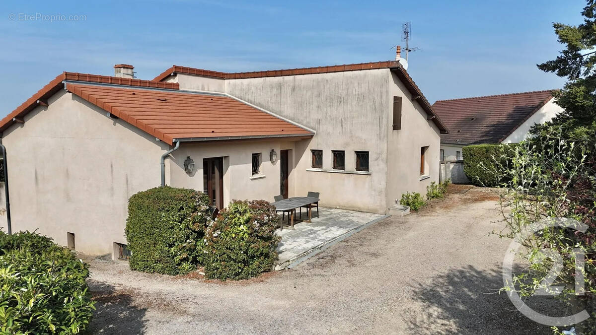 Maison à YZEURE