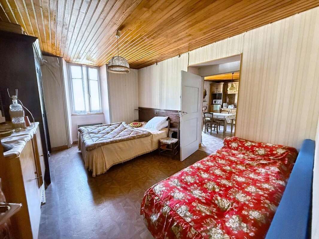   - Maison à JAUJAC