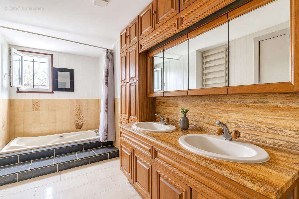 Maison de 5 pièces de 200 m² situé à Le Thillay - photo 16