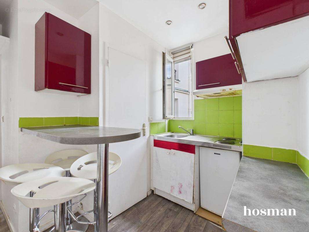 A réagencer ! 2/3 pièces de 46m² - Calme et copropriété rénovée - Métro Anvers - Rue Seveste - photo 14