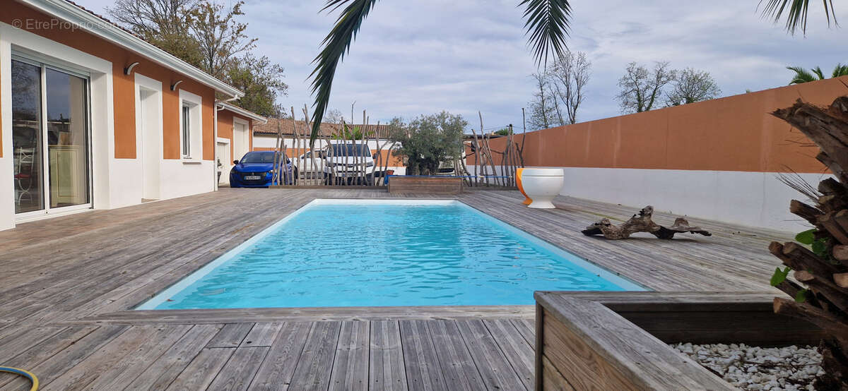 belle maison P.P avec garage double, Piscine, terrasses et jardin clos - photo 11