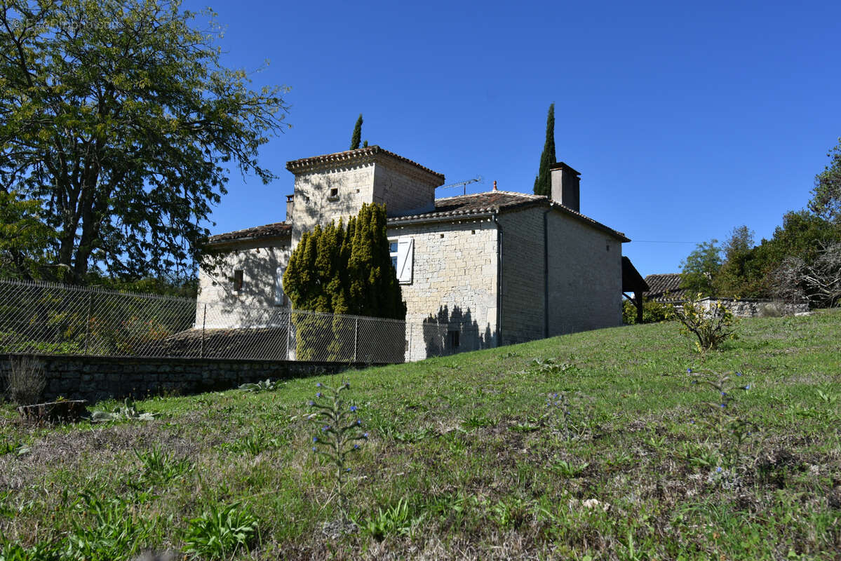 Maison à MONTAIGU-DE-QUERCY