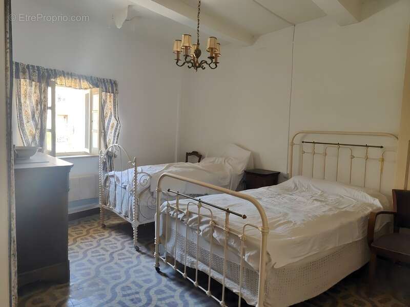 Maison à LA TOUR-SUR-ORB