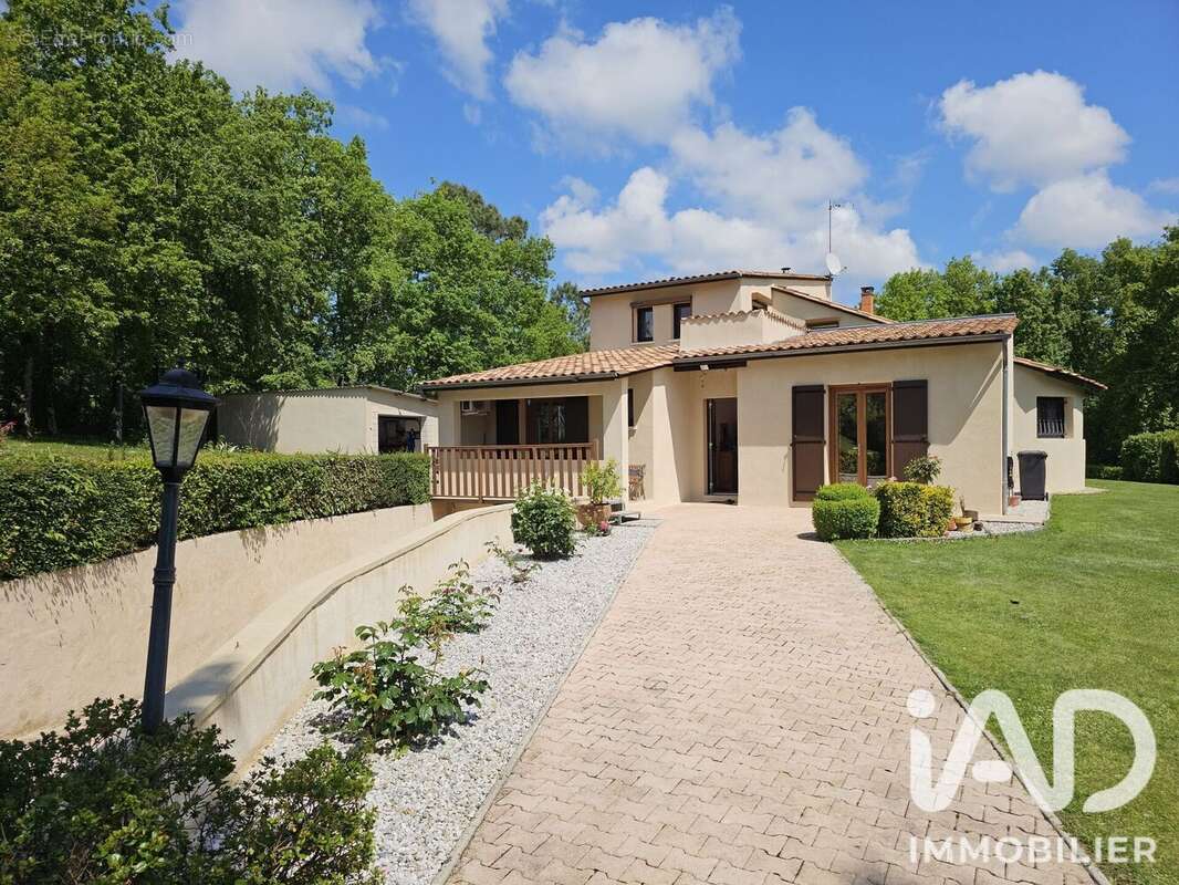 Maison 220 m² à Gageac-Et-Rouillac  - photo 2