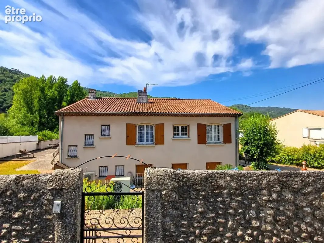 Photo Maison à Saint-Laurent-Du-Pape au prix de 295 000€