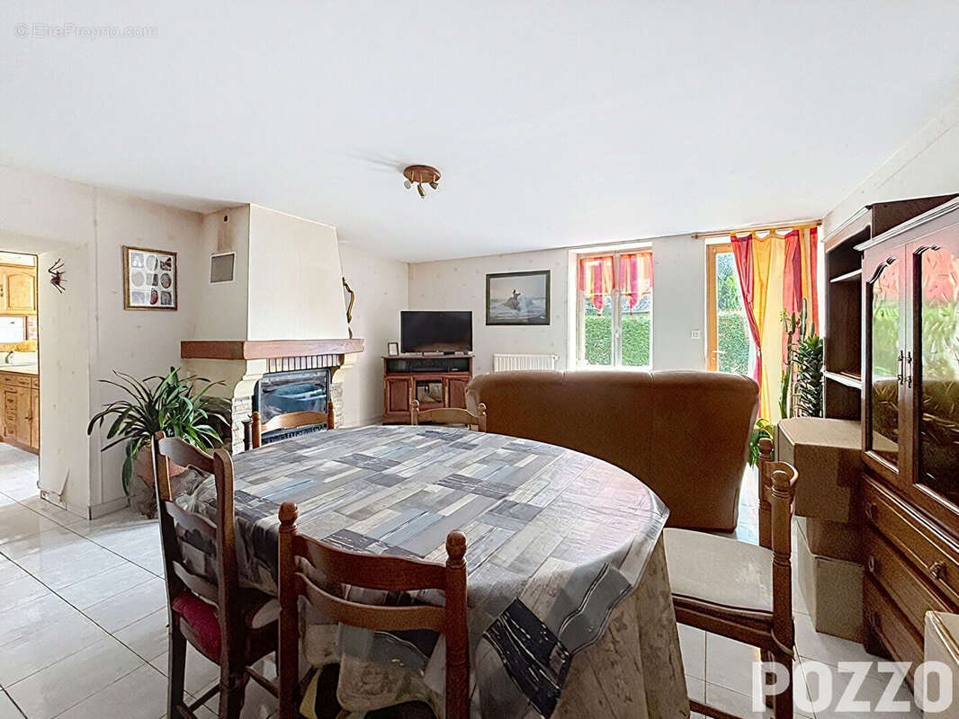 A Vendre - Saint Jean De La Haize - Maison 6 pièce(s) 127 m² - photo 3