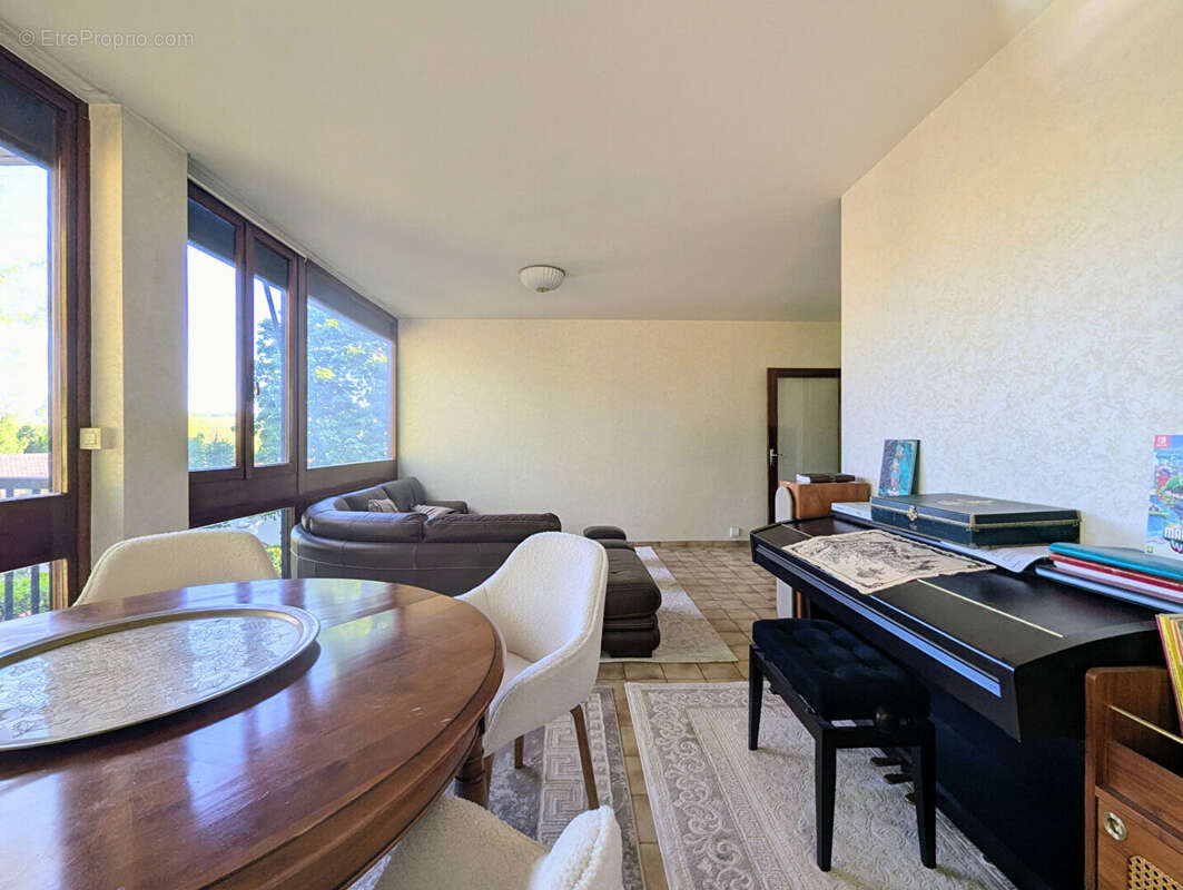 Appartement à JOUY-EN-JOSAS