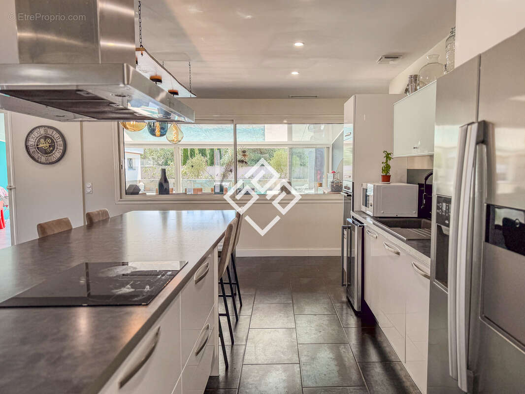 LUCIE - Villa de Standing avec Piscine, Jacuzzi, Pool House & Dépendances - photo 9