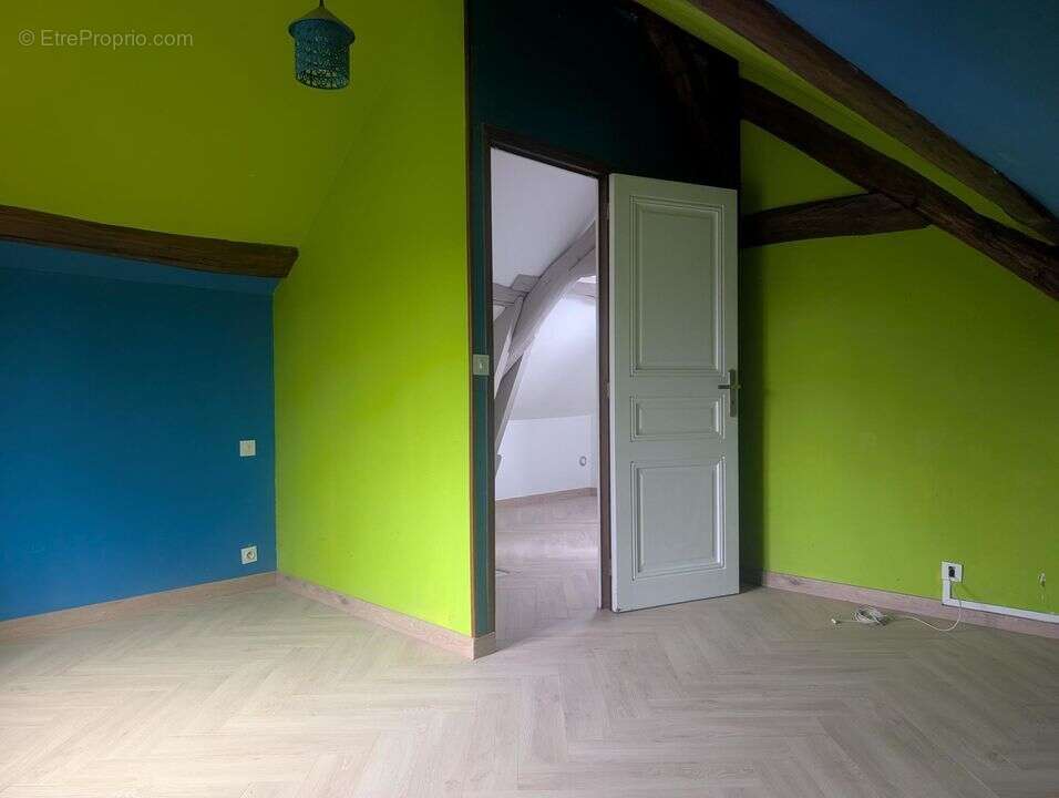 Maison à CHATENAY-SUR-SEINE