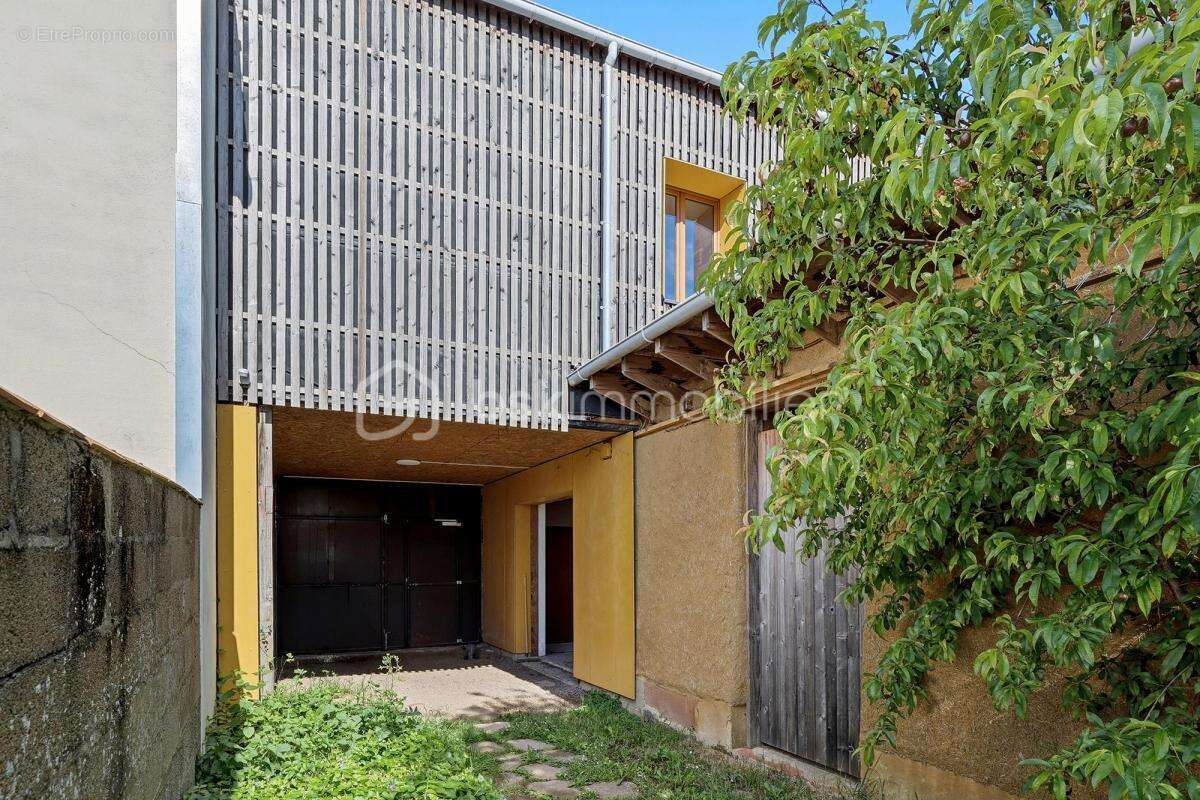 Nantes Ouest – Ensemble immobilier atypique de 236 m² avec deux maisons et studio indépendant - photo 3
