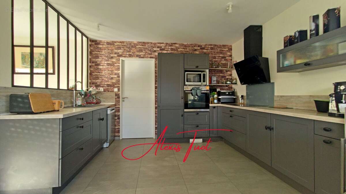 Maison à AMBARES-ET-LAGRAVE