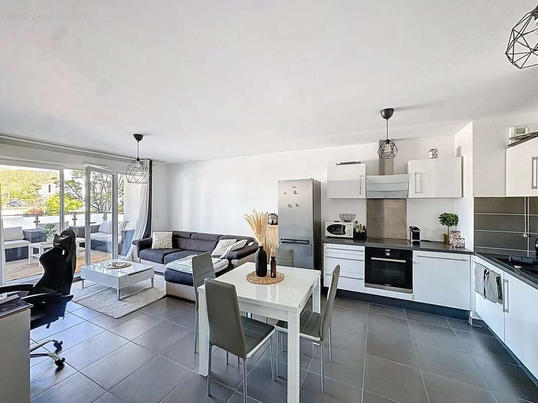 Appartement à SAINT-CYR-SUR-MER