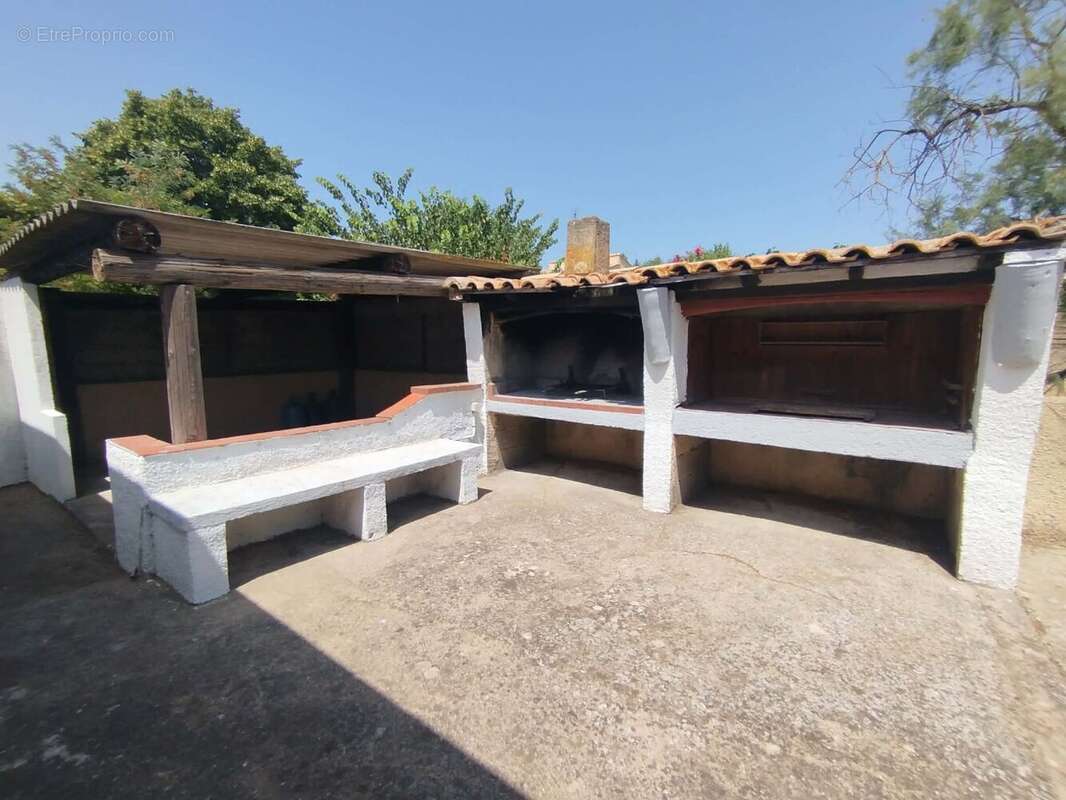 PEZENAS centre  Plain-pied rénové avec jardin arboré - photo 11