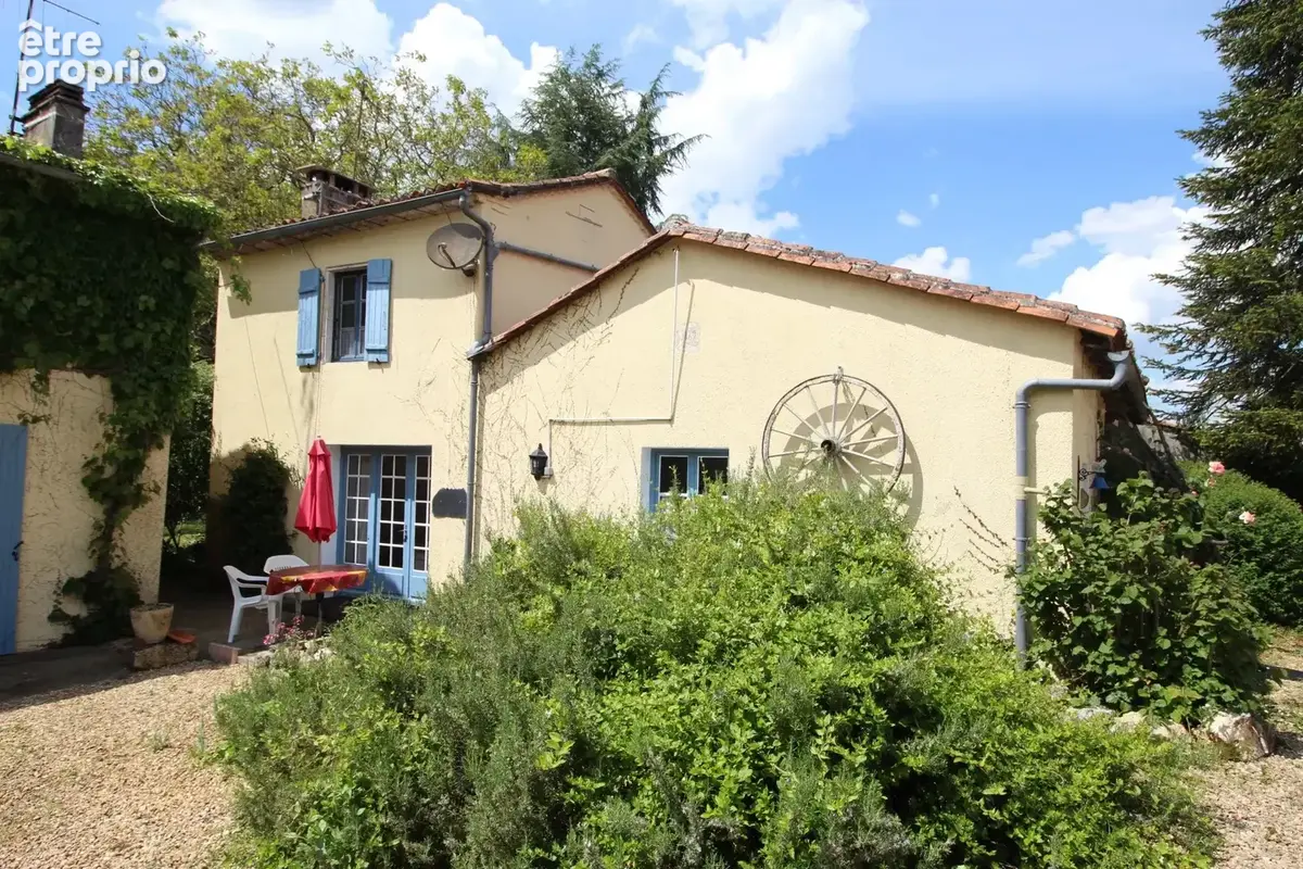 En bordure de village, maison indépendante de quatre chambres avec deux gîtes de deux chambres, grand jardin et piscine - photo 18