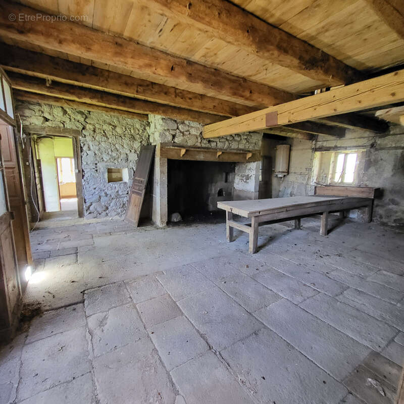 Maison en pierres avec ancienne grange - photo 7