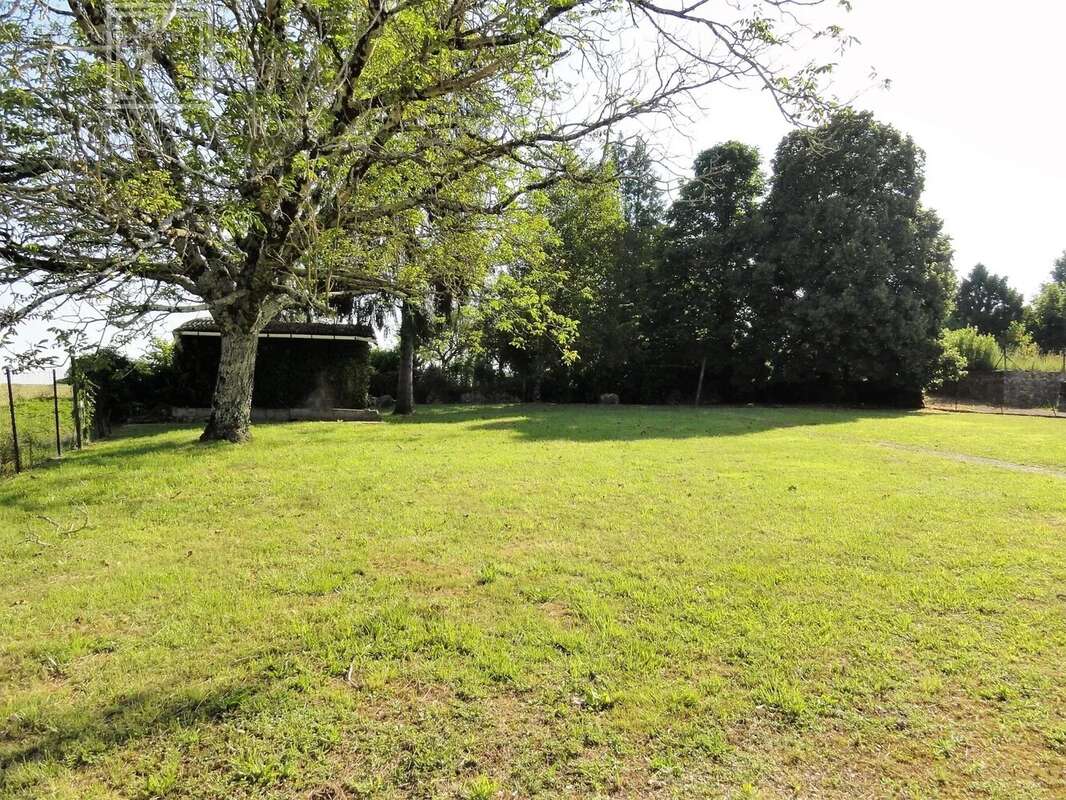 Maison à BOURDEILLES