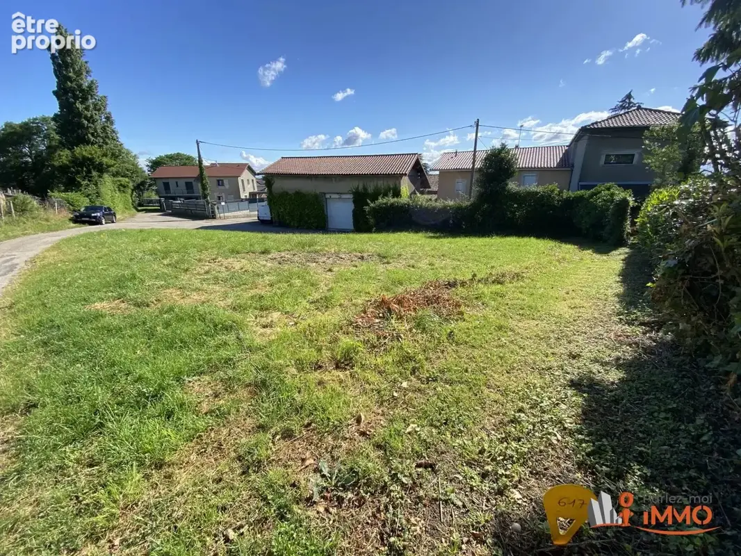 Opportunité Rare : Terrain à Bâtir au Coeur de MAUBEC - photo 4