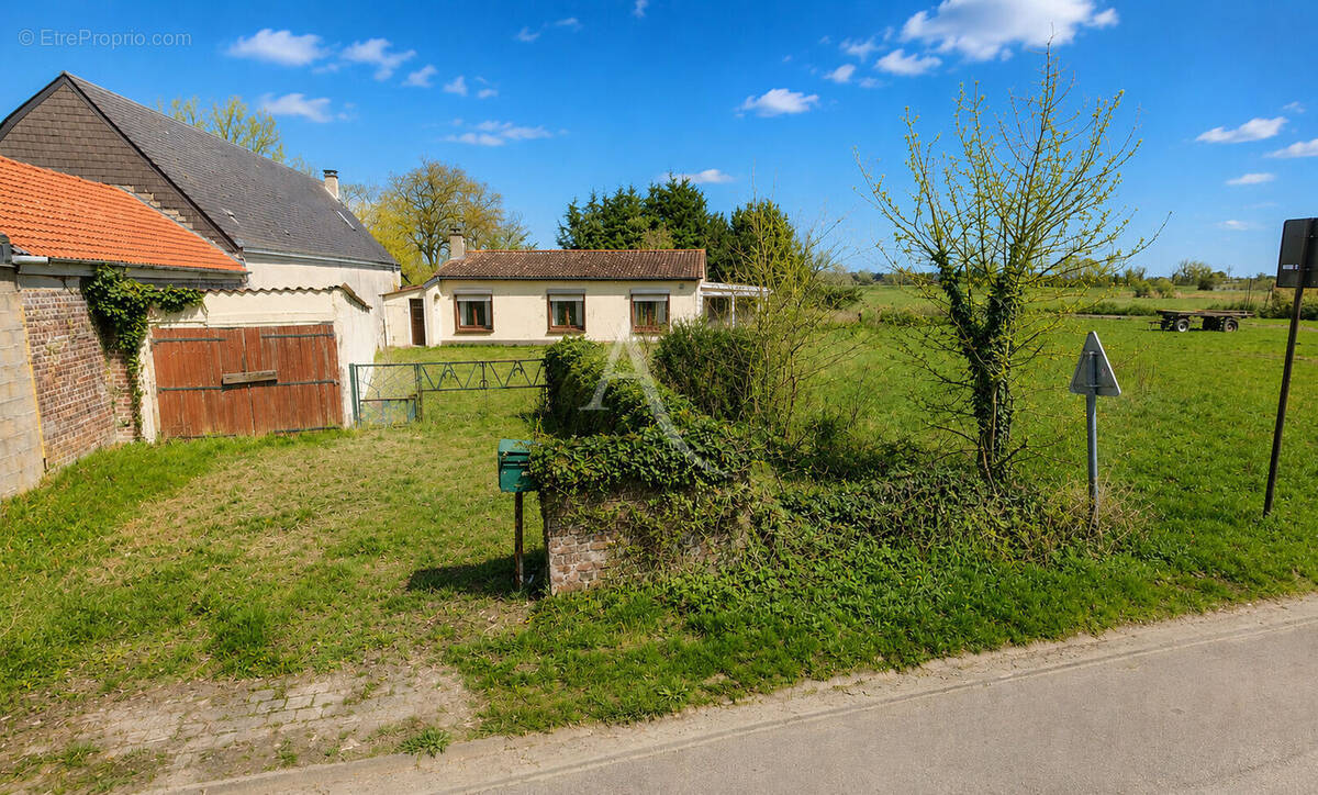 Maison à SAINT-QUENTIN-EN-TOURMONT