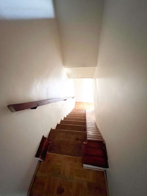 Maison à vendre à Digne-les-Bains – 115 m², 4 chambres, jardin arboré de 300 m², fort potentiel - photo 21