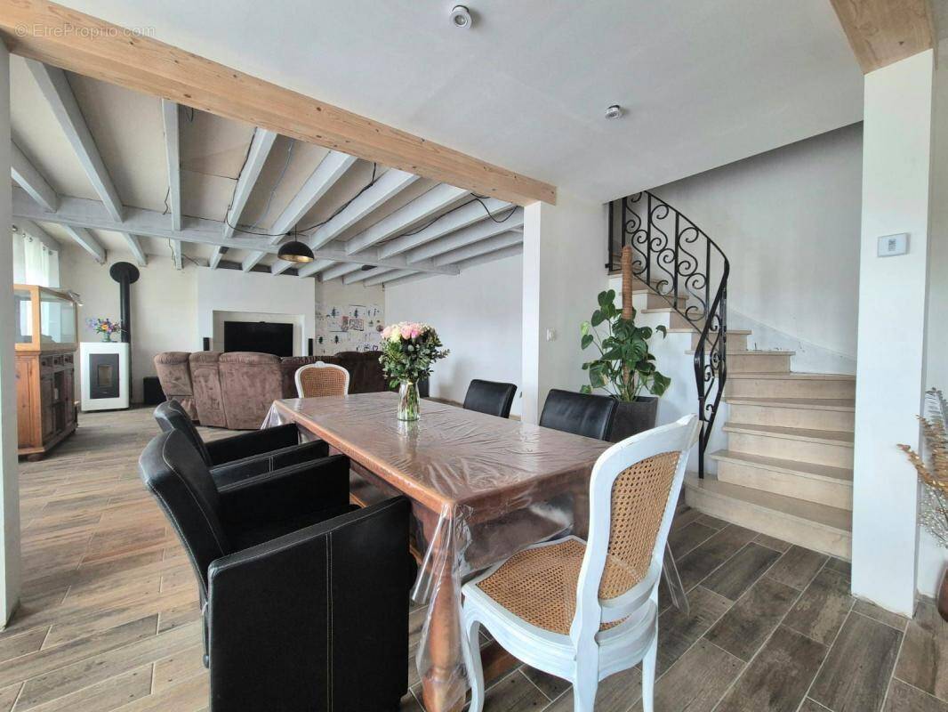 Maison à SAINT-MARTIN-DE-SESCAS