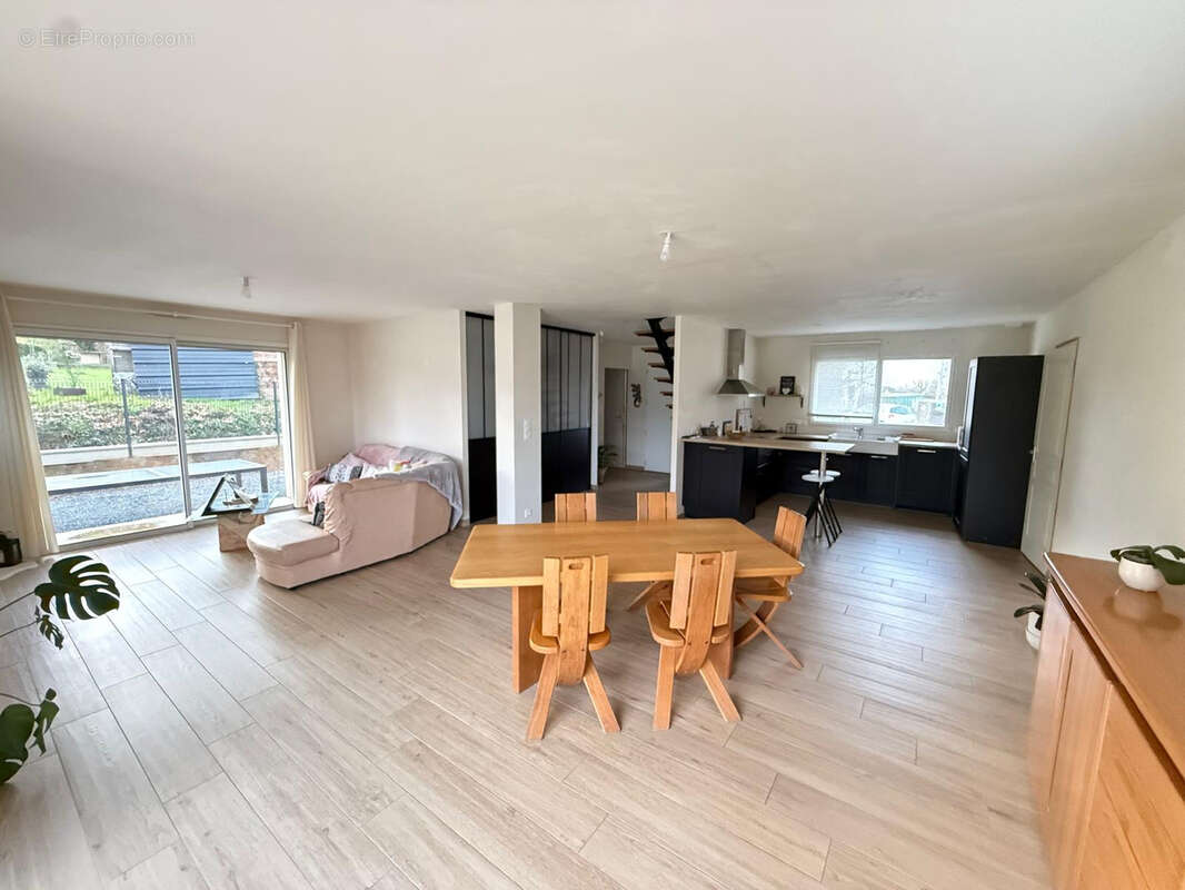 Maison à MONTREVAULT