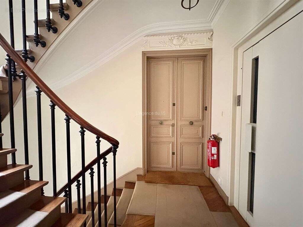 Appartement à PARIS-15E